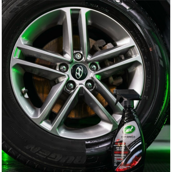 Turtle Wax Hybrid Solutions - Graphene Acrylic Tyre Shine Spray Coating (680ml)