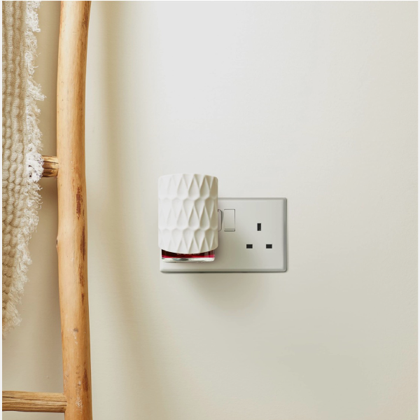 White Base Unit For Yankee Candle ScentPlug (Refills Sold Separately)